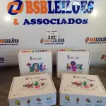 LOTE 282 - 04 CAIXAS COM MASSINHAS DE MODELAR. (NO ESTADO, LEILÃO NÃO TEM GARANTIA E NEM DEVOLUÇÃO, SUJEITO A POSSÍVEIS AVARIAS VISÍVEIS/OCULTAS E/OU AUSÊNCIA DE COMPONENTES).
