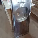 LOTE 271 - 01 PIA EM AÇO INOX CIMENTADA COM 01 CUBA MEDINDO 1,50M X 0,53CM. (NO ESTADO, LEILÃO NÃO TEM GARANTIA E NEM DEVOLUÇÃO, SUJEITO A POSSÍVEIS AVARIAS VISÍVEIS/OCULTAS E/OU AUSÊNCIA DE COMPONENTES).