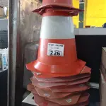 LOTE 226 - 12 CONES DE SINALIZAÇÃO MARCAS E MODELOS DIVERSOS. (NO ESTADO, LEILÃO NÃO TEM GARANTIA E NEM DEVOLUÇÃO, SUJEITO A POSSÍVEIS AVARIAS VISÍVEIS/OCULTAS E/OU AUSÊNCIA DE COMPONENTES).