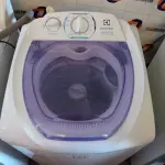 LOTE 141 - 01 MÁQUINA DE LAVAR ROUPAS MARCA ELECTROLUX CAPACIDADE 8KG 220V. (NO ESTADO, LEILÃO NÃO TEM GARANTIA E NEM DEVOLUÇÃO, SUJEITO A POSSÍVEIS AVARIAS VISÍVEIS/OCULTAS E/OU AUSÊNCIA DE COMPONENTES).