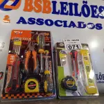 LOTE 071 - 01 KIT DE CHAVES DE FENDA E 01 KIT DE FERRAMENTAS. (NO ESTADO, LEILÃO NÃO TEM GARANTIA E NEM DEVOLUÇÃO, SUJEITO A POSSÍVEIS AVARIAS VISÍVEIS/OCULTAS E/OU AUSÊNCIA DE COMPONENTES).