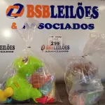 LOTE 299 - 01 CACHORRINHO E 01 DINOSSAURO. (NO ESTADO, LEILÃO NÃO TEM GARANTIA E NEM DEVOLUÇÃO, SUJEITO A POSSÍVEIS AVARIAS VISÍVEIS/OCULTAS E/OU AUSÊNCIA DE COMPONENTES).