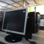 LOTE 330 - 02 IMPRESSORAS E 03 MONITORES MARCAS E MODELOS DIVERSOS. (NO ESTADO, LEILÃO NÃO TEM GARANTIA E NEM DEVOLUÇÃO, SUJEITO A POSSÍVEIS AVARIAS VISÍVEIS/OCULTAS E/OU AUSÊNCIA DE COMPONENTES).