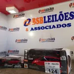 LOTE 124 - 02 CARRINHOS DE CONTROLE REMOTO. (NO ESTADO, LEILÃO NÃO TEM GARANTIA E NEM DEVOLUÇÃO, SUJEITO A POSSÍVEIS AVARIAS VISÍVEIS/OCULTAS E/OU AUSÊNCIA DE COMPONENTES).