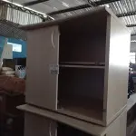 LOTE 210 - 02 ARMÁRIOS BAIXOS 02 PORTAS COM AVARIAS. (NO ESTADO, LEILÃO NÃO TEM GARANTIA E NEM DEVOLUÇÃO, SUJEITO A POSSÍVEIS AVARIAS VISÍVEIS/OCULTAS E/OU AUSÊNCIA DE COMPONENTES).