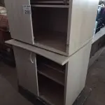 LOTE 210 - 02 ARMÁRIOS BAIXOS 02 PORTAS COM AVARIAS. (NO ESTADO, LEILÃO NÃO TEM GARANTIA E NEM DEVOLUÇÃO, SUJEITO A POSSÍVEIS AVARIAS VISÍVEIS/OCULTAS E/OU AUSÊNCIA DE COMPONENTES).