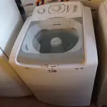 LOTE 158 - 01 LAVADORA DE ROUPAS MARCA ELECTROLUX CAPACIDADE 15KG 220V. (NO ESTADO, LEILÃO NÃO TEM GARANTIA E NEM DEVOLUÇÃO, SUJEITO A POSSÍVEIS AVARIAS VISÍVEIS/OCULTAS E/OU AUSÊNCIA DE COMPONENTES).