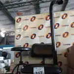 LOTE 217 - 01 CADEIRA DE ESCRITÓRIO, 01 LUMINÁRIA E 01 BANQUETA. (NO ESTADO, LEILÃO NÃO TEM GARANTIA E NEM DEVOLUÇÃO, SUJEITO A POSSÍVEIS AVARIAS VISÍVEIS/OCULTAS E/OU AUSÊNCIA DE COMPONENTES).
