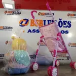 LOTE 086 - 01 BONECA CRY BABY COM CARRINHO. (NO ESTADO, LEILÃO NÃO TEM GARANTIA E NEM DEVOLUÇÃO, SUJEITO A POSSÍVEIS AVARIAS VISÍVEIS/OCULTAS E/OU AUSÊNCIA DE COMPONENTES).