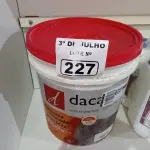 LOTE 227 - 01 BALDE DE CIMENTO QUEIMADO PISO FLEX DACAPÓ 25KG. (NO ESTADO, LEILÃO NÃO TEM GARANTIA E NEM DEVOLUÇÃO, SUJEITO A POSSÍVEIS AVARIAS VISÍVEIS/OCULTAS E/OU AUSÊNCIA DE COMPONENTES).