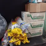 LOTE 249 - 15 REATORES 1X18/20W E VÁRIAS LÂMPADAS HALÓGENAS PALITO. (NO ESTADO, LEILÃO NÃO TEM GARANTIA E NEM DEVOLUÇÃO, SUJEITO A POSSÍVEIS AVARIAS VISÍVEIS/OCULTAS E/OU AUSÊNCIA DE COMPONENTES).
