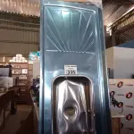 LOTE 335 - 01 PIA EM AÇO INOX CIMENTADA COM 01 CUBA MEDINDO 2,00M X 0,53CM. (NO ESTADO, LEILÃO NÃO TEM GARANTIA E NEM DEVOLUÇÃO, SUJEITO A POSSÍVEIS AVARIAS VISÍVEIS/OCULTAS E/OU AUSÊNCIA DE COMPONENTES).