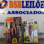 LOTE 071 - 01 KIT DE CHAVES DE FENDA E 01 KIT DE FERRAMENTAS. (NO ESTADO, LEILÃO NÃO TEM GARANTIA E NEM DEVOLUÇÃO, SUJEITO A POSSÍVEIS AVARIAS VISÍVEIS/OCULTAS E/OU AUSÊNCIA DE COMPONENTES).