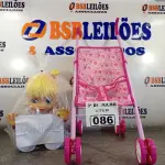 LOTE 086 - 01 BONECA CRY BABY COM CARRINHO. (NO ESTADO, LEILÃO NÃO TEM GARANTIA E NEM DEVOLUÇÃO, SUJEITO A POSSÍVEIS AVARIAS VISÍVEIS/OCULTAS E/OU AUSÊNCIA DE COMPONENTES).