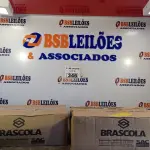 LOTE 346 - 02 CAIXAS COM COLA TUBO ST 175G COM 15 FRASCOS CADA. (NO ESTADO, LEILÃO NÃO TEM GARANTIA E NEM DEVOLUÇÃO, SUJEITO A POSSÍVEIS AVARIAS VISÍVEIS/OCULTAS E/OU AUSÊNCIA DE COMPONENTES).