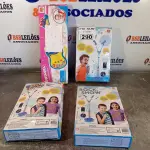 LOTE 290 - 03 MICROFONES DUPLO PEDESTAL E 01 GUITARRA COM MICROFONE. (NO ESTADO, LEILÃO NÃO TEM GARANTIA E NEM DEVOLUÇÃO, SUJEITO A POSSÍVEIS AVARIAS VISÍVEIS/OCULTAS E/OU AUSÊNCIA DE COMPONENTES).