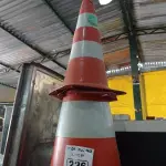 LOTE 226 - 12 CONES DE SINALIZAÇÃO MARCAS E MODELOS DIVERSOS. (NO ESTADO, LEILÃO NÃO TEM GARANTIA E NEM DEVOLUÇÃO, SUJEITO A POSSÍVEIS AVARIAS VISÍVEIS/OCULTAS E/OU AUSÊNCIA DE COMPONENTES).