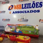 LOTE 118 - 01 GUITARRA E 01 FUTEBOL GOL DE CRAQUE. (NO ESTADO, LEILÃO NÃO TEM GARANTIA E NEM DEVOLUÇÃO, SUJEITO A POSSÍVEIS AVARIAS VISÍVEIS/OCULTAS E/OU AUSÊNCIA DE COMPONENTES).