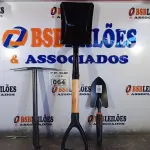 LOTE 064 - 02 PÁS E 01 SACHO PARA JARDINAGEM. (NO ESTADO, LEILÃO NÃO TEM GARANTIA E NEM DEVOLUÇÃO, SUJEITO A POSSÍVEIS AVARIAS VISÍVEIS/OCULTAS E/OU AUSÊNCIA DE COMPONENTES).