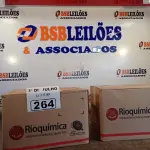 LOTE 264 - 02 CAIXAS COM BISNAGAS DE ÁLCOOL ETÍLICO HIDRATADO 70% COM 30 UNIDADES CADA. (NO ESTADO, LEILÃO NÃO TEM GARANTIA E NEM DEVOLUÇÃO, SUJEITO A POSSÍVEIS AVARIAS VISÍVEIS/OCULTAS E/OU AUSÊNCIA DE COMPONENTES).