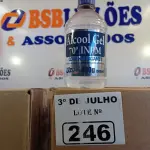 LOTE 246 - 02 CAIXAS COM ÁLCOOL EM GEL 70% 440G COM HIDRATANTE COM 12 UNIDADES CADA. (NO ESTADO, LEILÃO NÃO TEM GARANTIA E NEM DEVOLUÇÃO, SUJEITO A POSSÍVEIS AVARIAS VISÍVEIS/OCULTAS E/OU AUSÊNCIA DE COMPONENTES).