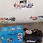 LOTE 063 - 01 COMPRESSOR DE AR PORTÁTIL 12V. (NO ESTADO, LEILÃO NÃO TEM GARANTIA E NEM DEVOLUÇÃO, SUJEITO A POSSÍVEIS AVARIAS VISÍVEIS/OCULTAS E/OU AUSÊNCIA DE COMPONENTES).