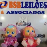 LOTE 131 - 02 BONECAS. (NO ESTADO, LEILÃO NÃO TEM GARANTIA E NEM DEVOLUÇÃO, SUJEITO A POSSÍVEIS AVARIAS VISÍVEIS/OCULTAS E/OU AUSÊNCIA DE COMPONENTES).