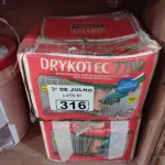 LOTE 316 - 02 CAIXAS DE ARGAMASSA POLIMÉRICA DRYKOTEC 7700/5500 18KG. (NO ESTADO, LEILÃO NÃO TEM GARANTIA E NEM DEVOLUÇÃO, SUJEITO A POSSÍVEIS AVARIAS VISÍVEIS/OCULTAS E/OU AUSÊNCIA DE COMPONENTES).