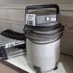 LOTE 238 - 01 ASPIRADOR DE PÓ 220V INCOMPLETO. (NO ESTADO, LEILÃO NÃO TEM GARANTIA E NEM DEVOLUÇÃO, SUJEITO A POSSÍVEIS AVARIAS VISÍVEIS/OCULTAS E/OU AUSÊNCIA DE COMPONENTES).