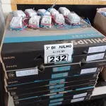 LOTE 232 - 10 LUMINÁRIAS PHILIPS FLUOTONE COM 10 REATORES. (NO ESTADO, LEILÃO NÃO TEM GARANTIA E NEM DEVOLUÇÃO, SUJEITO A POSSÍVEIS AVARIAS VISÍVEIS/OCULTAS E/OU AUSÊNCIA DE COMPONENTES).
