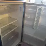 LOTE 167 - 01 GELADEIRA MARCA ELECTROLUX 220V. (NO ESTADO, LEILÃO NÃO TEM GARANTIA E NEM DEVOLUÇÃO, SUJEITO A POSSÍVEIS AVARIAS VISÍVEIS/OCULTAS E/OU AUSÊNCIA DE COMPONENTES).