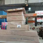 LOTE 341 - 01 LOTE COM VÁRIAS PEÇAS DE MOVEIS DESMONTADAS. (NO ESTADO, LEILÃO NÃO TEM GARANTIA E NEM DEVOLUÇÃO, SUJEITO A POSSÍVEIS AVARIAS VISÍVEIS/OCULTAS E/OU AUSÊNCIA DE COMPONENTES).