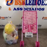 LOTE 086 - 01 BONECA CRY BABY COM CARRINHO. (NO ESTADO, LEILÃO NÃO TEM GARANTIA E NEM DEVOLUÇÃO, SUJEITO A POSSÍVEIS AVARIAS VISÍVEIS/OCULTAS E/OU AUSÊNCIA DE COMPONENTES).