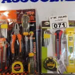 LOTE 071 - 01 KIT DE CHAVES DE FENDA E 01 KIT DE FERRAMENTAS. (NO ESTADO, LEILÃO NÃO TEM GARANTIA E NEM DEVOLUÇÃO, SUJEITO A POSSÍVEIS AVARIAS VISÍVEIS/OCULTAS E/OU AUSÊNCIA DE COMPONENTES).