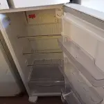 LOTE 161 - 01 GELADEIRA MARCA ELECTROLUX 220V. (NO ESTADO, LEILÃO NÃO TEM GARANTIA E NEM DEVOLUÇÃO, SUJEITO A POSSÍVEIS AVARIAS VISÍVEIS/OCULTAS E/OU AUSÊNCIA DE COMPONENTES).