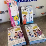 LOTE 290 - 03 MICROFONES DUPLO PEDESTAL E 01 GUITARRA COM MICROFONE. (NO ESTADO, LEILÃO NÃO TEM GARANTIA E NEM DEVOLUÇÃO, SUJEITO A POSSÍVEIS AVARIAS VISÍVEIS/OCULTAS E/OU AUSÊNCIA DE COMPONENTES).