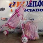 LOTE 088 - 01 BONECA COM CARRINHO. (NO ESTADO, LEILÃO NÃO TEM GARANTIA E NEM DEVOLUÇÃO, SUJEITO A POSSÍVEIS AVARIAS VISÍVEIS/OCULTAS E/OU AUSÊNCIA DE COMPONENTES).