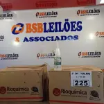 LOTE 225 - 02 CAIXAS COM BISNAGAS DE ÁLCOOL ETÍLICO HIDRATADO 70% COM 30 UNIDADES CADA. (NO ESTADO, LEILÃO NÃO TEM GARANTIA E NEM DEVOLUÇÃO, SUJEITO A POSSÍVEIS AVARIAS VISÍVEIS/OCULTAS E/OU AUSÊNCIA DE COMPONENTES).