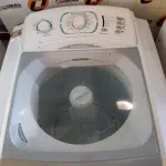 LOTE 158 - 01 LAVADORA DE ROUPAS MARCA ELECTROLUX CAPACIDADE 15KG 220V. (NO ESTADO, LEILÃO NÃO TEM GARANTIA E NEM DEVOLUÇÃO, SUJEITO A POSSÍVEIS AVARIAS VISÍVEIS/OCULTAS E/OU AUSÊNCIA DE COMPONENTES).