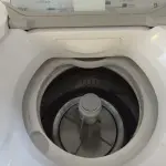 LOTE 156 - 01 LAVADORA DE ROUPAS MARCA BRASTEMP CAPACIDADE 9KG 220V. (NO ESTADO, LEILÃO NÃO TEM GARANTIA E NEM DEVOLUÇÃO, SUJEITO A POSSÍVEIS AVARIAS VISÍVEIS/OCULTAS E/OU AUSÊNCIA DE COMPONENTES).
