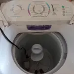 LOTE 164 - 01 MÁQUINA DE LAVAR ROUPAS MARCA ELECTROLUX CAPACIDADE 8KG 220V. (NO ESTADO, LEILÃO NÃO TEM GARANTIA E NEM DEVOLUÇÃO, SUJEITO A POSSÍVEIS AVARIAS VISÍVEIS/OCULTAS E/OU AUSÊNCIA DE COMPONENTES).