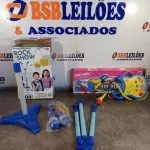 LOTE 209 - 01 MICROFONE DUPLO PEDESTAL E GUITARRA COM MICROFONE. (NO ESTADO, LEILÃO NÃO TEM GARANTIA E NEM DEVOLUÇÃO, SUJEITO A POSSÍVEIS AVARIAS VISÍVEIS/OCULTAS E/OU AUSÊNCIA DE COMPONENTES).