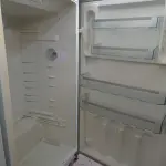 LOTE 169 - 01 GELADEIRA MARCA BOSCH 220V. (NO ESTADO, LEILÃO NÃO TEM GARANTIA E NEM DEVOLUÇÃO, SUJEITO A POSSÍVEIS AVARIAS VISÍVEIS/OCULTAS E/OU AUSÊNCIA DE COMPONENTES).
