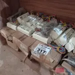LOTE 317 - 01 LOTE COM VÁRIOS REATORES PARA LÂMPADAS FLUORESCENTES MARCAS E MODELOS DIVERSOS. (NO ESTADO, LEILÃO NÃO TEM GARANTIA E NEM DEVOLUÇÃO, SUJEITO A POSSÍVEIS AVARIAS VISÍVEIS/OCULTAS E/OU AUSÊNCIA DE COMPONENTES).