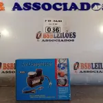 LOTE 036 - 01 COMPRESSOR DE AR PORTÁTIL 12V. (NO ESTADO, LEILÃO NÃO TEM GARANTIA E NEM DEVOLUÇÃO, SUJEITO A POSSÍVEIS AVARIAS VISÍVEIS/OCULTAS E/OU AUSÊNCIA DE COMPONENTES).