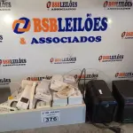LOTE 376 - 01 LOTE COM VÁRIAS TOMADAS ELÉTRICA, VÁRIOS CONTROLES PARA AR-CONDICIONADO MARCAS E MODELOS DIVERSOS, 01 AUTOTRANSFORMADOR E 01 ESTABILIZADOR.  (NO ESTADO, LEILÃO NÃO TEM GARANTIA E NEM DEVOLUÇÃO, SUJEITO A POSSÍVEIS AVARIAS VISÍVEIS/OCULTAS E/OU AUSÊNCIA DE COMPONENTES).