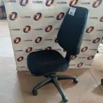 LOTE 481 - 01 CADEIRA DE ESCRITÓRIO COM BASE GIRATÓRIA. (NO ESTADO, LEILÃO NÃO TEM GARANTIA E NEM DEVOLUÇÃO, SUJEITO A POSSÍVEIS AVARIAS VISÍVEIS/OCULTAS E/OU AUSÊNCIA DE COMPONENTES).