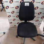 LOTE 473 - 01 CADEIRA DE ESCRITÓRIO COM BASE GIRATÓRIA. (NO ESTADO, LEILÃO NÃO TEM GARANTIA E NEM DEVOLUÇÃO, SUJEITO A POSSÍVEIS AVARIAS VISÍVEIS/OCULTAS E/OU AUSÊNCIA DE COMPONENTES).