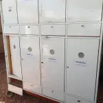 LOTE 427 - 01 ARMÁRIO ROUPEIRO EM MADEIRA C/08 PORTAS. (NO ESTADO, LEILÃO NÃO TEM GARANTIA E NEM DEVOLUÇÃO, SUJEITO A POSSÍVEIS AVARIAS VISÍVEIS/OCULTAS E/OU AUSÊNCIA DE COMPONENTES).