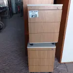 LOTE 412 - 02 GAVETEIROS COM 03 GAVETAS. (NO ESTADO, LEILÃO NÃO TEM GARANTIA E NEM DEVOLUÇÃO, SUJEITO A POSSÍVEIS AVARIAS VISÍVEIS/OCULTAS E/OU AUSÊNCIA DE COMPONENTES).